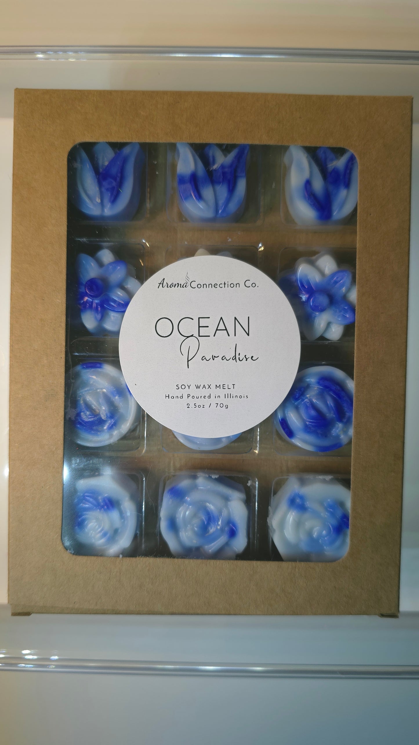 OCEAN PARADISE - The scent is serene, fresh, and airy — like standing by the sea on a calm day.